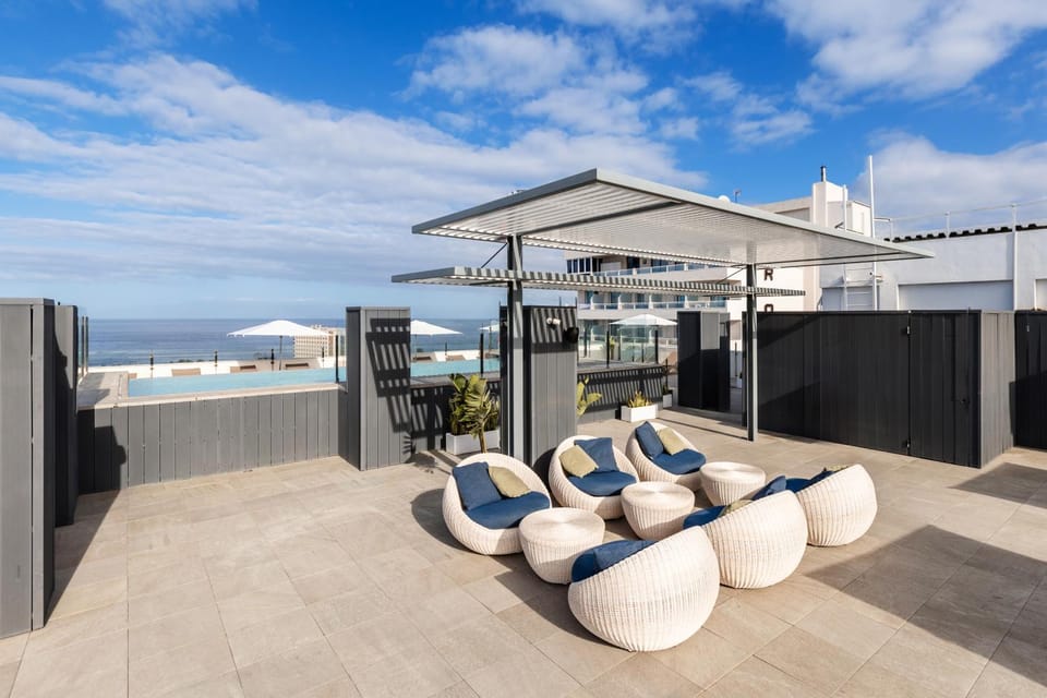 Patio, Day, View (from property/room), Balcony/Terrace, Sea view, Swimming pool, sunbed
