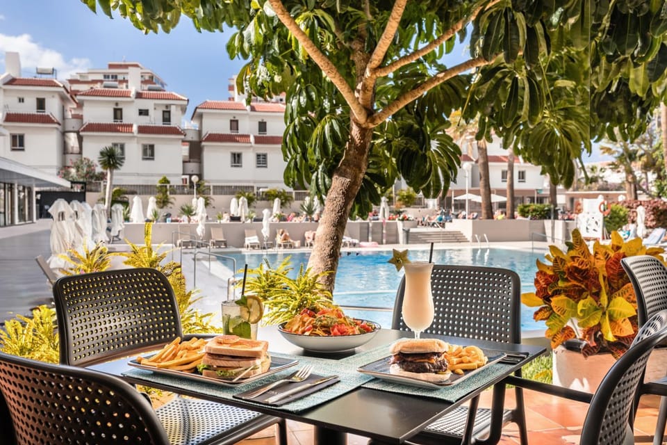 Patio, Day, Food and drinks, Pool view, Swimming pool, Lunch