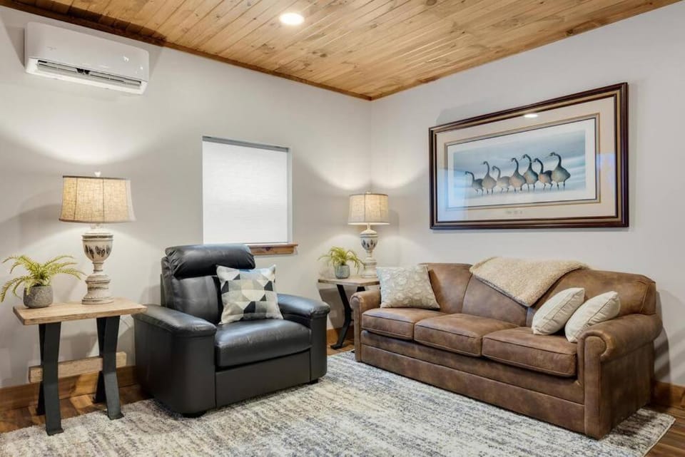 Living room, Seating area, air conditioner