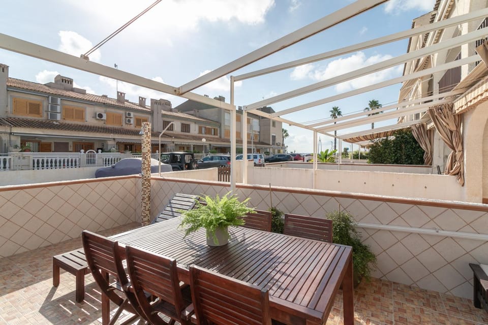 Property building, Balcony/Terrace, Living room