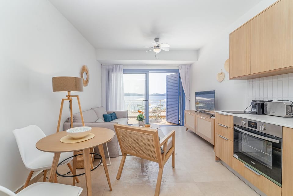 Living room, Dining area, kitchen