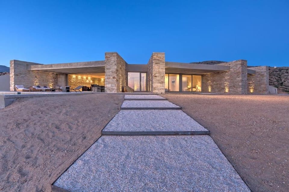 Two Br Luxury Peaceful Mylo Villa With Living Room Close to Mylopotas Beach Villa in Decentralized Administration of the Aegean
