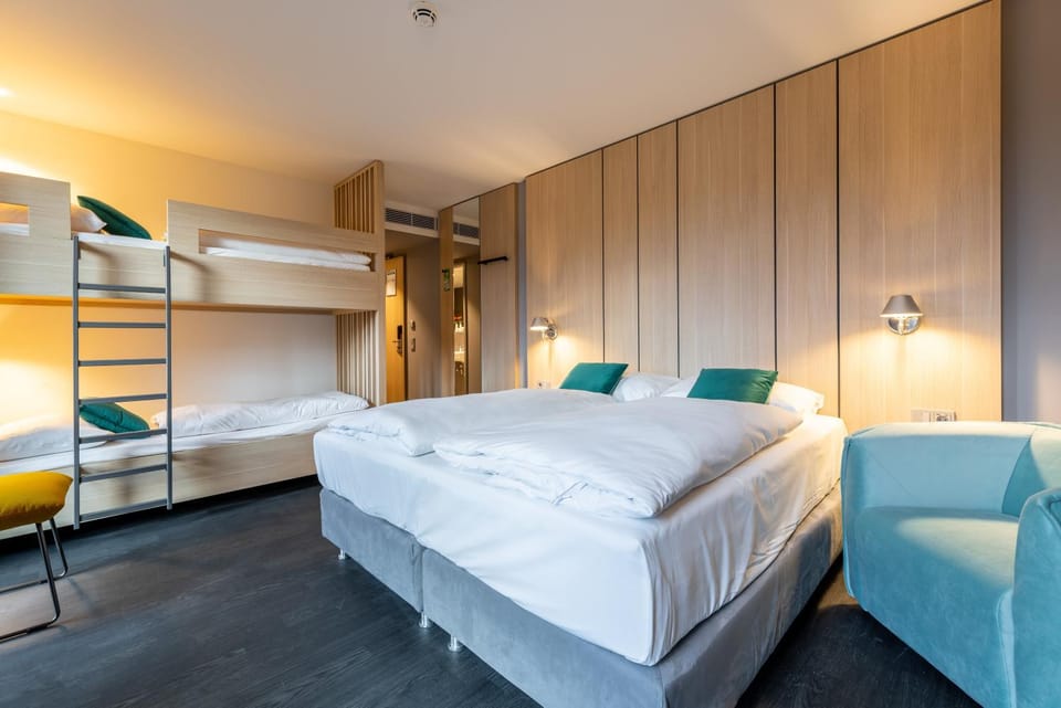 Staff, Bed, Photo of the whole room, Bedroom, bunk bed
