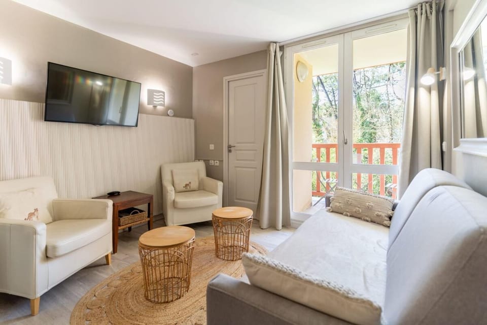 Appt 6 pers avec piscine couverte tennis et parking privé gratuit 117 Apartment in Hauts-de-France