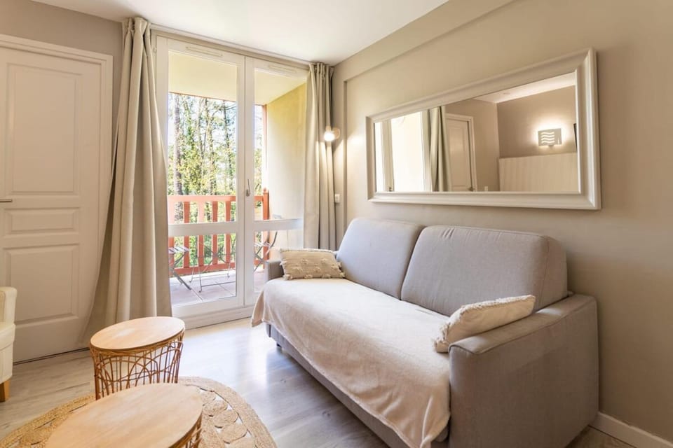 Appt 6 pers avec piscine couverte tennis et parking privé gratuit 117 Apartment in Hauts-de-France