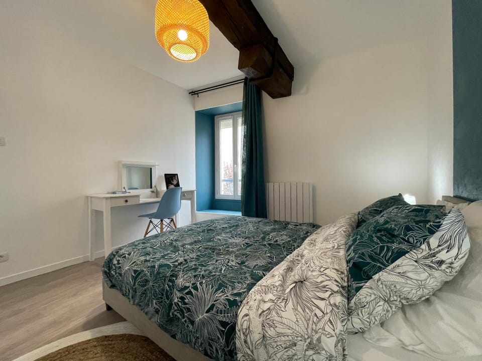 Bed, Photo of the whole room, Bedroom