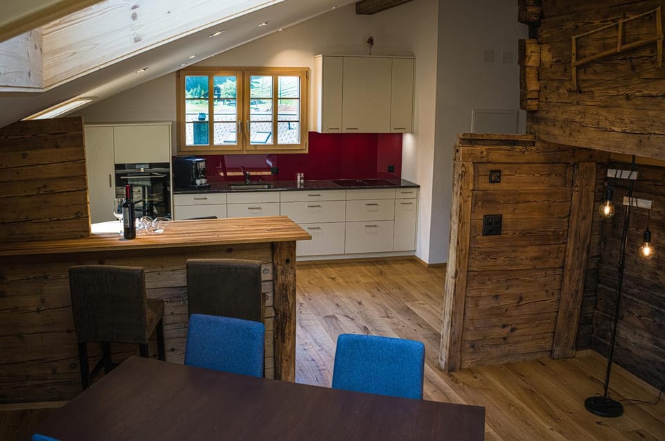 Kitchen or kitchenette, Dining area, oven, pet friendly, stove