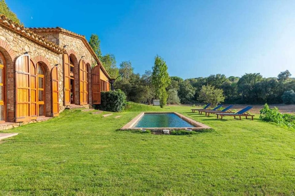 Mas Dels Arcs. Con piscina. Muy cerca de la playa. Villa in Baix Empordà