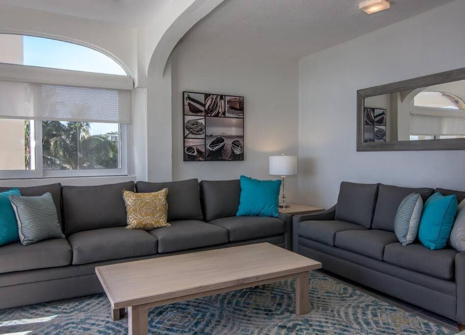 Sub- Penthouse Las Olas Surfers Paradise Apartment in San Jose del Cabo