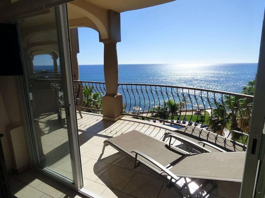 Sub- Penthouse Las Olas Surfers Paradise Apartment in San Jose del Cabo