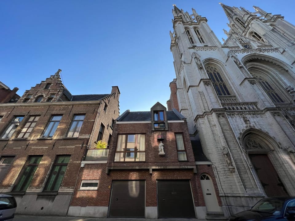 Property building, Day, Location, Parking