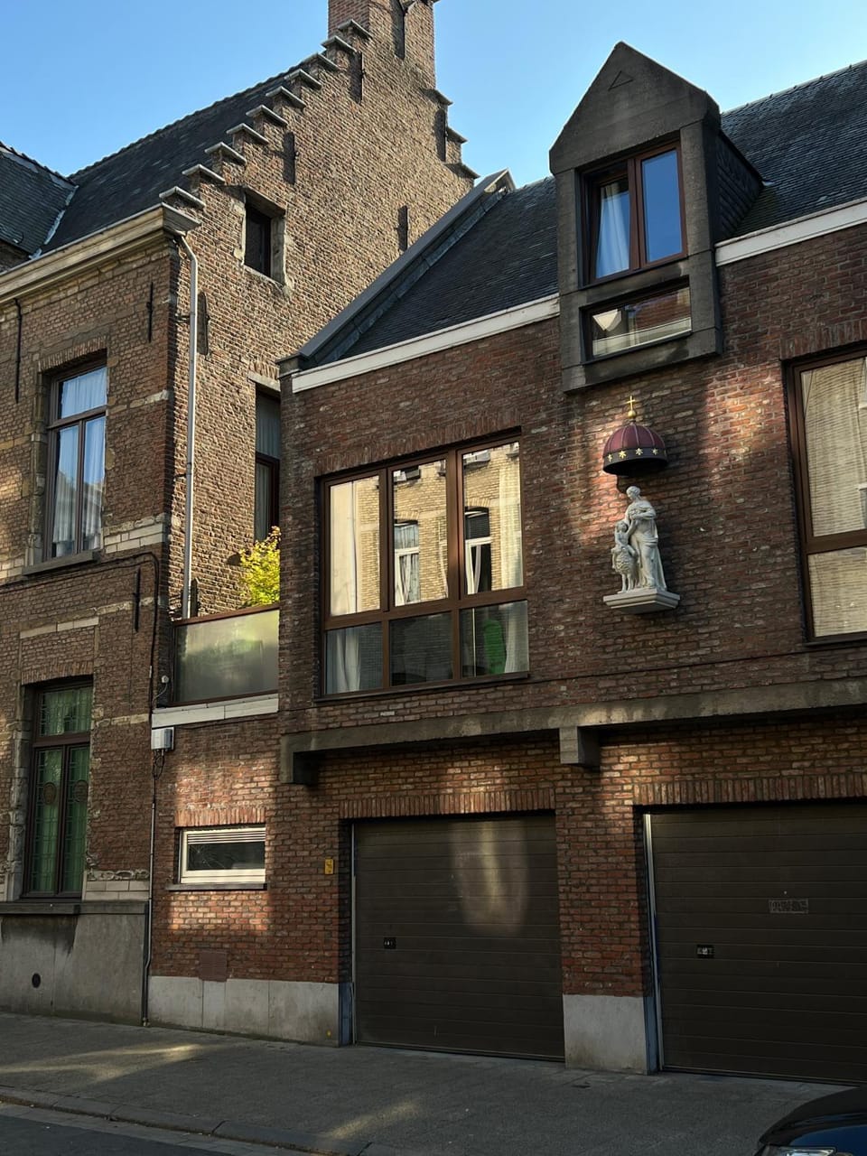 Property building, Day, Parking