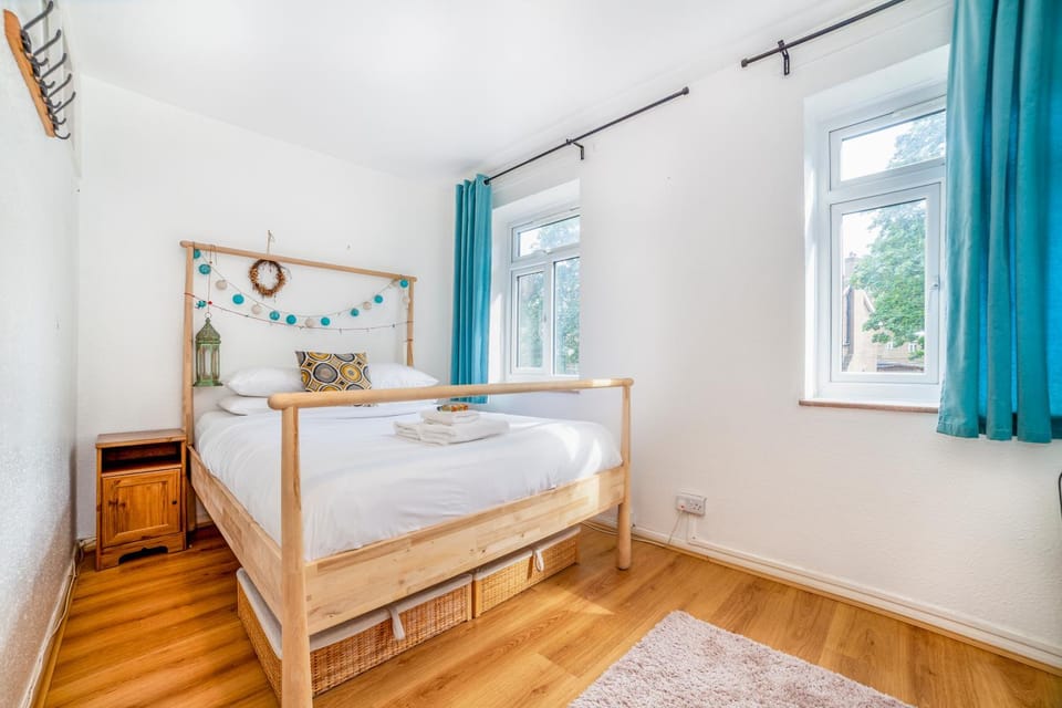 2 story apt on the ground floor at Clapham north Apartment in London