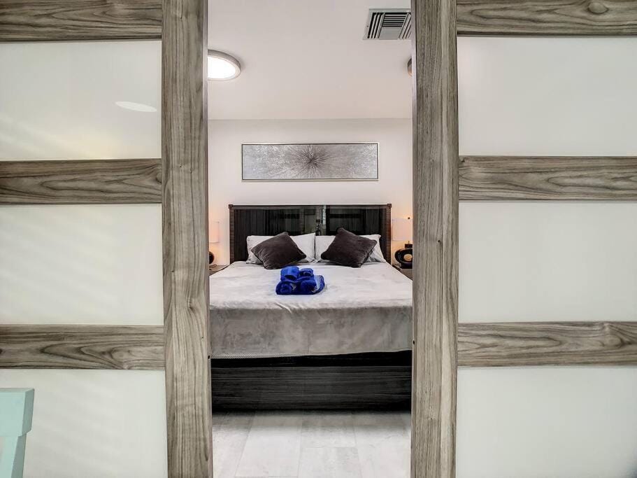 Steps From the beach, renovated 1bd 1 bth House in Indian Rocks Beach