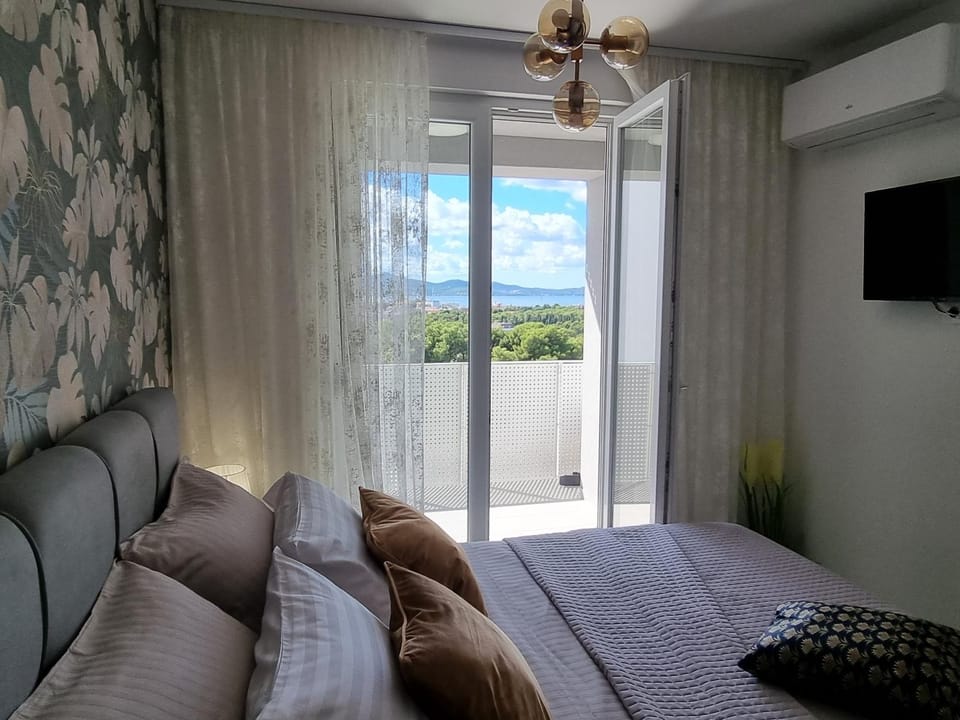 Superb Apartment "50Shades" with balcony and free parking in the garage Apartment in Zadar
