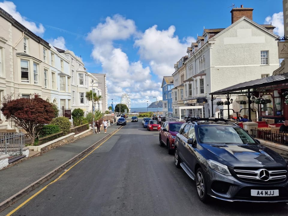 Day, Neighbourhood, Natural landscape, Sea view, Street view