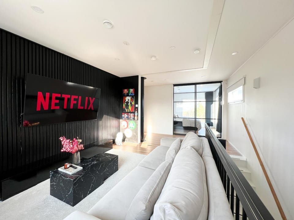 TV and multimedia, Seating area