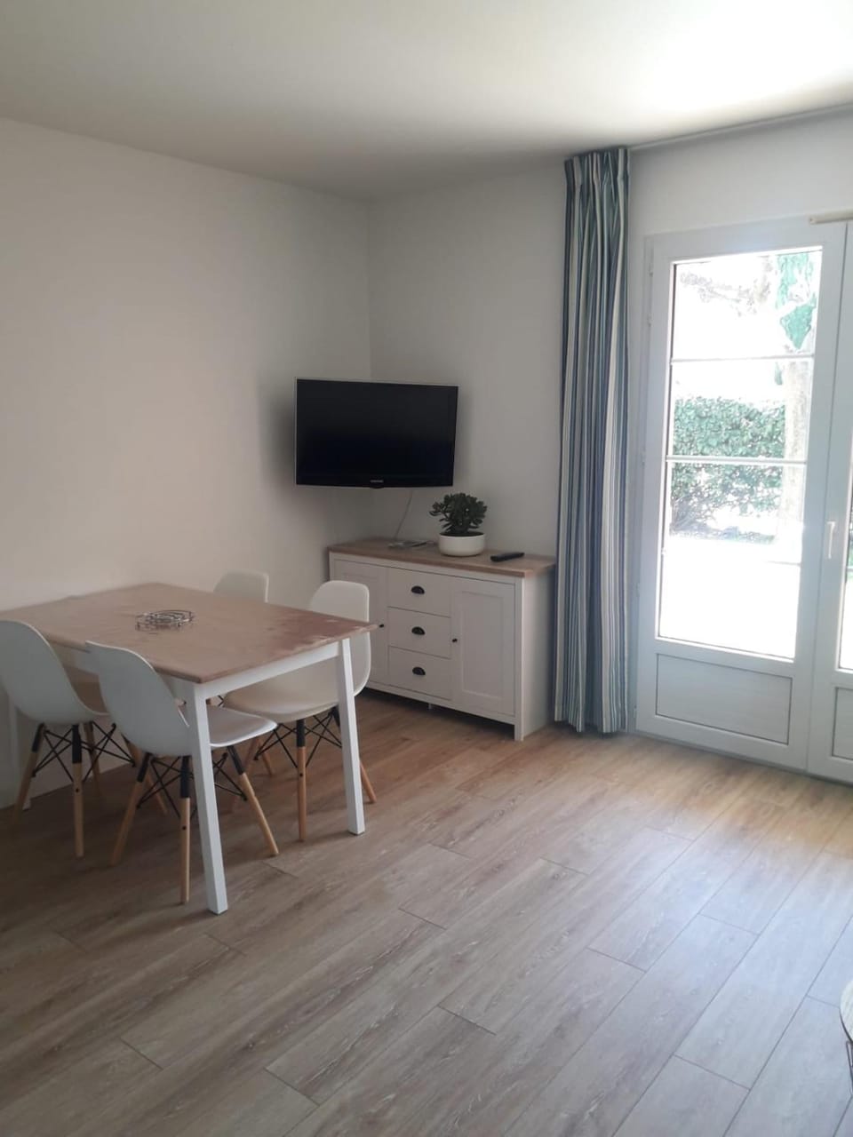 TV and multimedia, Dining area