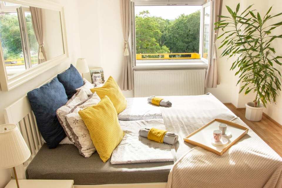 Bed, Bedroom, Landmark view