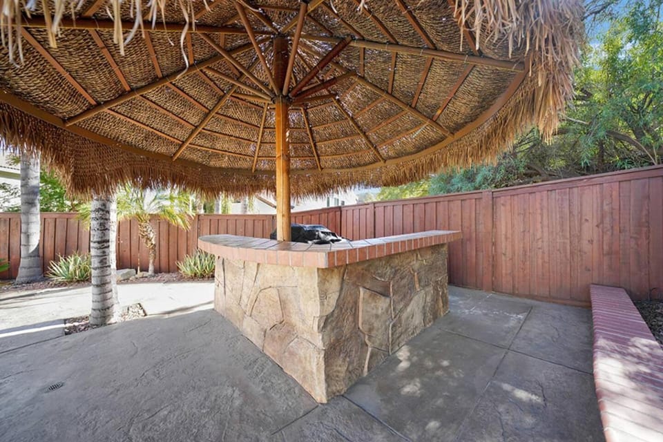 Pool-BBQ-View-Balcony-Fireplace-King-Garage-WD House in Lake Elsinore