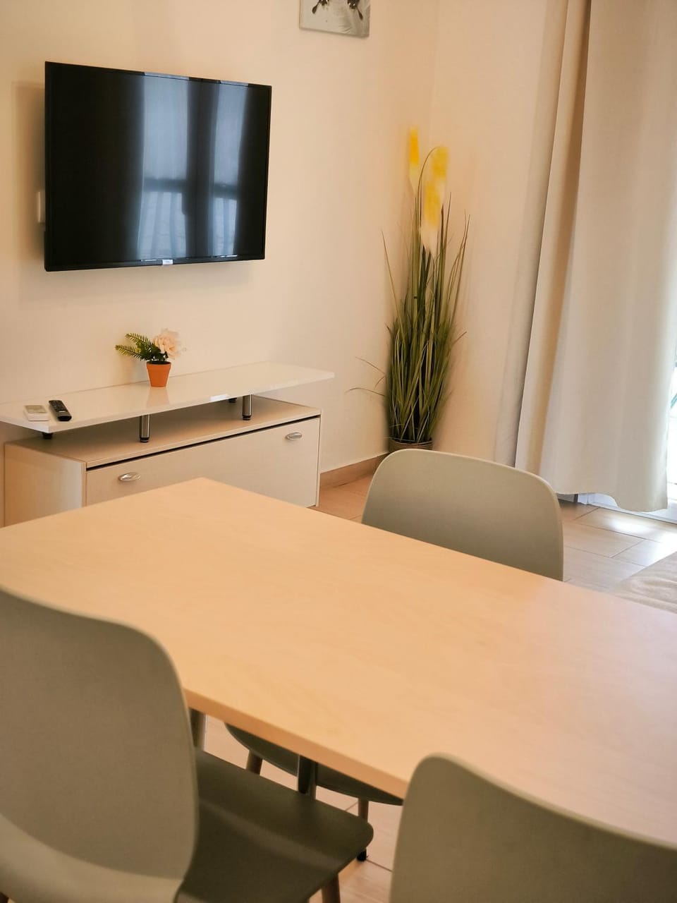 Group & family penthouse 300m from Agios Ioannis subway,metro station! Apartment in Athens