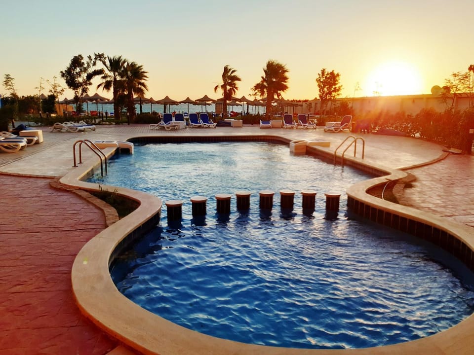 Swimming pool, Sunrise