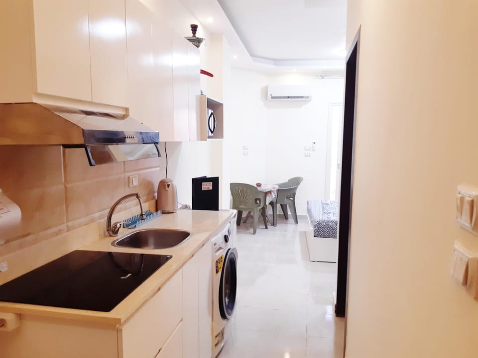 Kitchen or kitchenette, washing machine