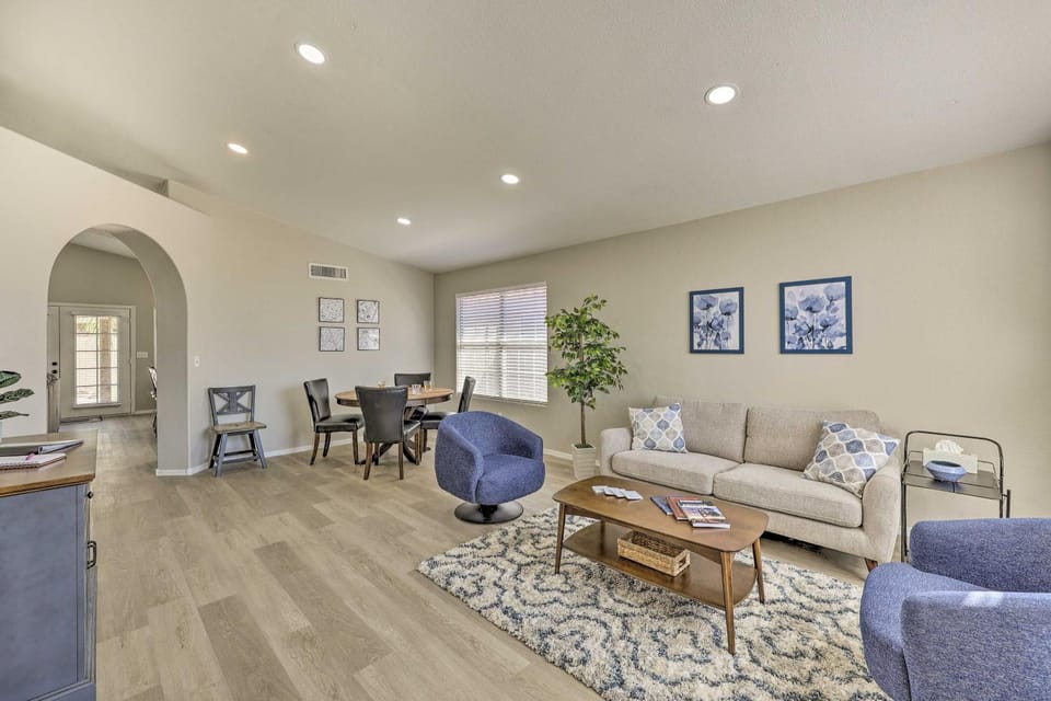 Patio + Fenced Yard: Family Retreat in Phoenix! House in Phoenix