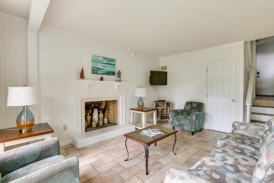 Vintage Hilton Head Island Condo: Steps to Beach! House in South Forest Beach