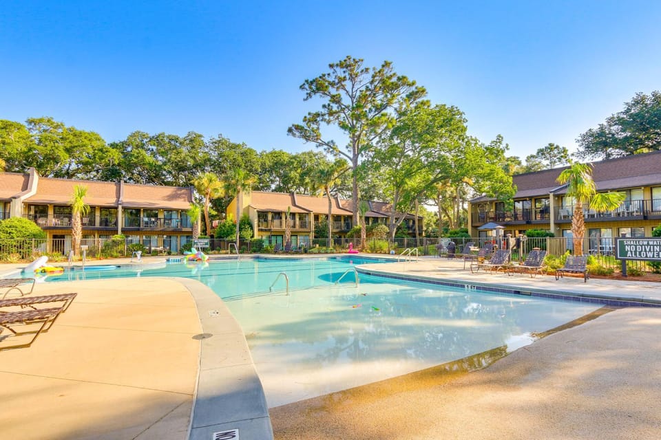 Vintage Hilton Head Island Condo: Steps to Beach! House in South Forest Beach