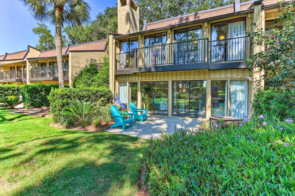 Vintage Hilton Head Island Condo: Steps to Beach! House in South Forest Beach
