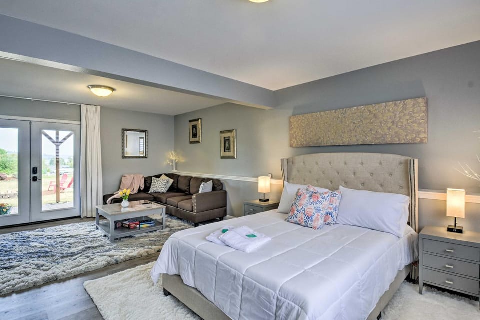 Cozy Port Orchard Home w/ Grill & Fire Pit! Apartment in Puget Sound