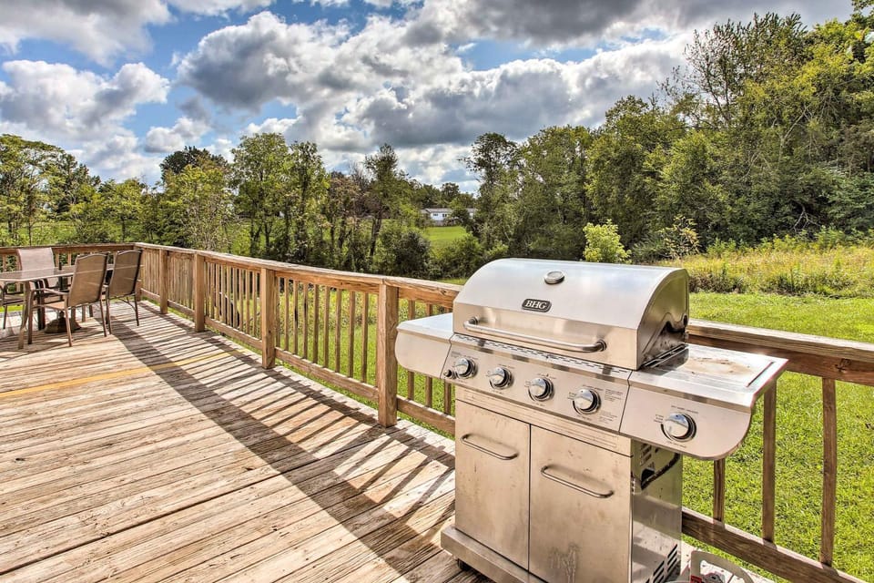 Albany Family Lake Getaway Near State Parks! House in Tennessee