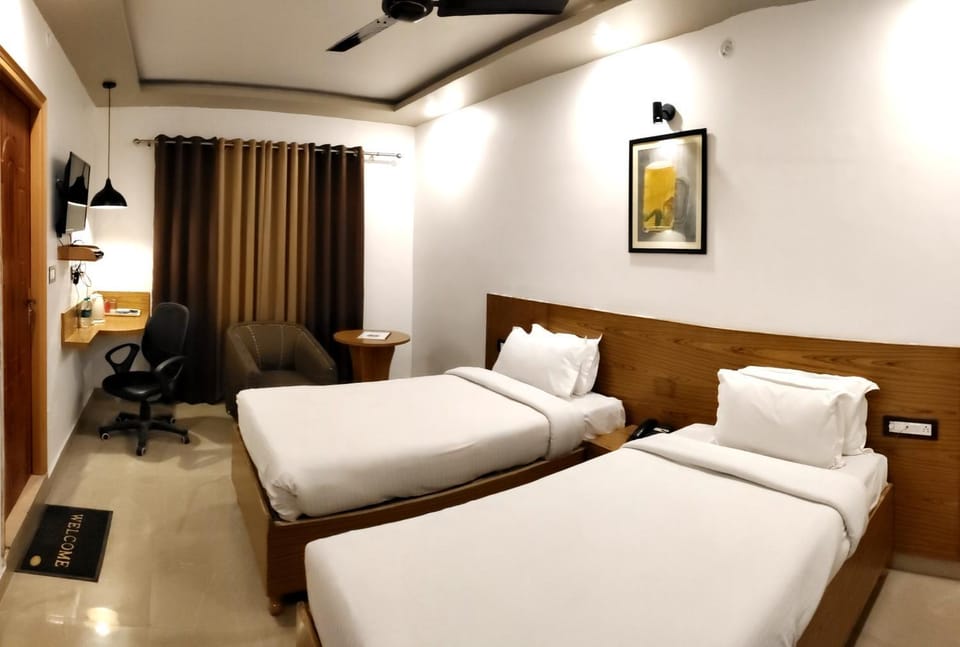 Photo of the whole room, Bedroom