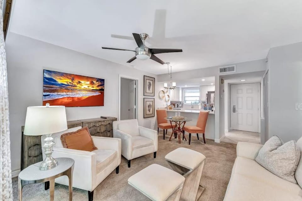 A Foot in the Shore House in Naples