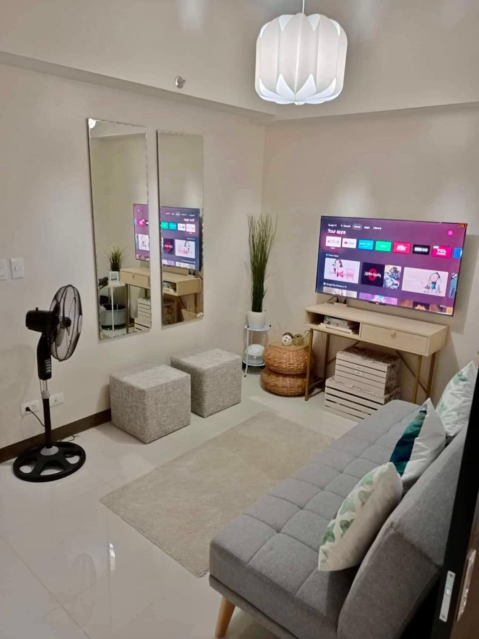 Communal lounge/ TV room, TV and multimedia, Living room, Seating area, Evening entertainment