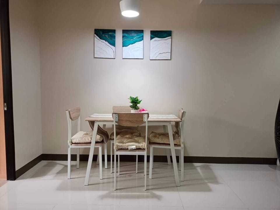 Seating area, Dining area