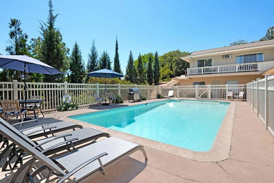 Charming 2 Room La Mesa Casita w/ Pool, BBQ & Yard Apartment in La Mesa