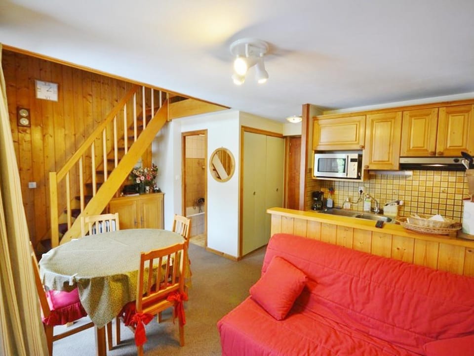 Appartement duplex au centre de Morzine, 4 pers., proche des télécabines, balcon, parking, MultiPass - FR-1-684-36 Cabin in Montriond