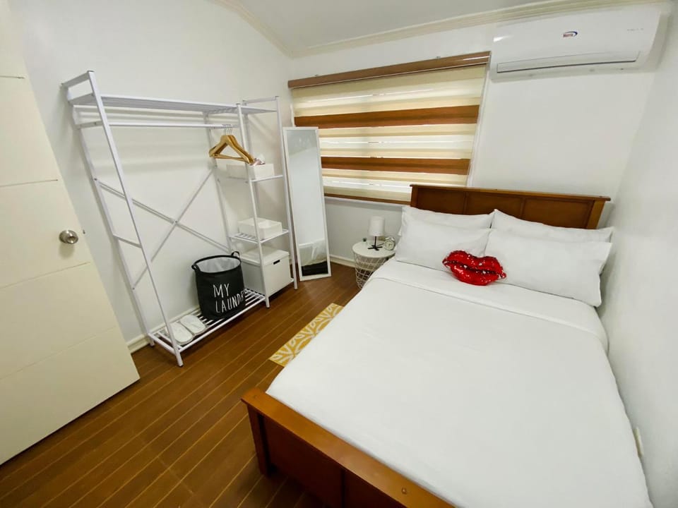 Bed, Photo of the whole room, Bedroom, wardrobe, air conditioner