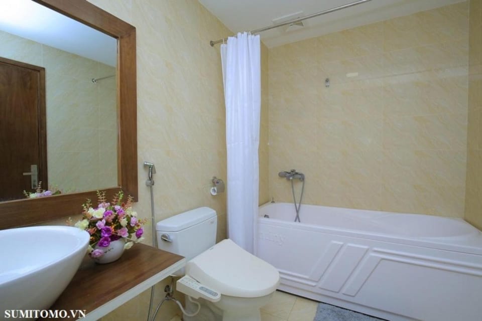 Shower, Bed, Bathroom, Photo of the whole room, Bedroom, Bath, towels