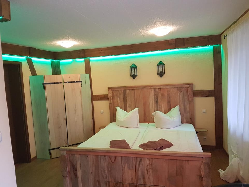 Pension zum Holzpantoffelmacher Bed and Breakfast in Burg