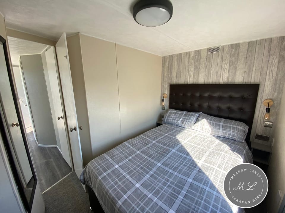 Meadow Lakes 22 - Golden Palm Resort, pet friendly, WiFi, bed linen - Meadow Lakes Caravan & Lodge Hire House in Chapel Saint Leonards