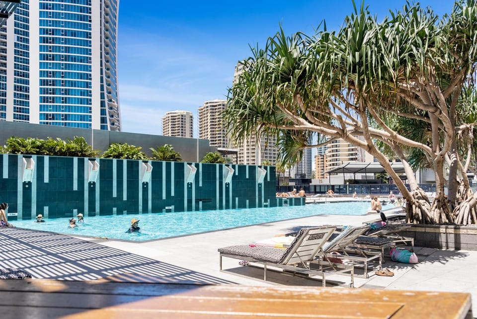 Property building, Day, City view, Pool view, Swimming pool, sunbed