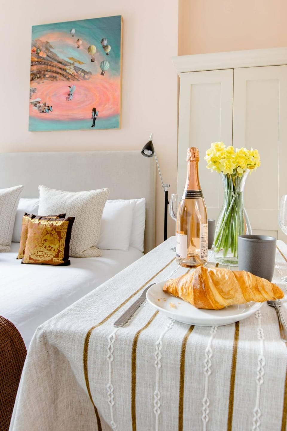 Luxury King-Bed EnSuite with Quiet Private Patio House in London