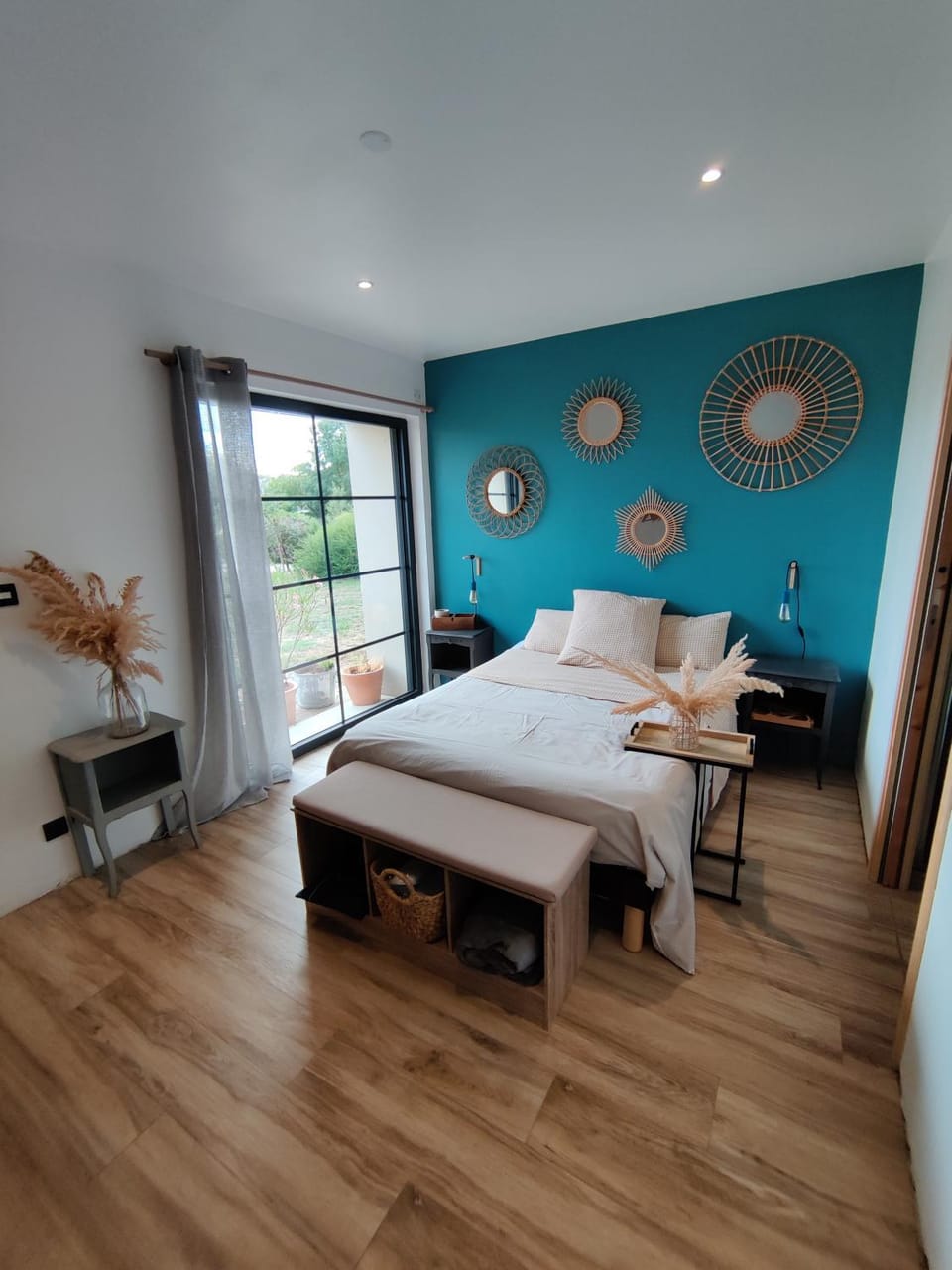 Bed, Photo of the whole room, Bedroom