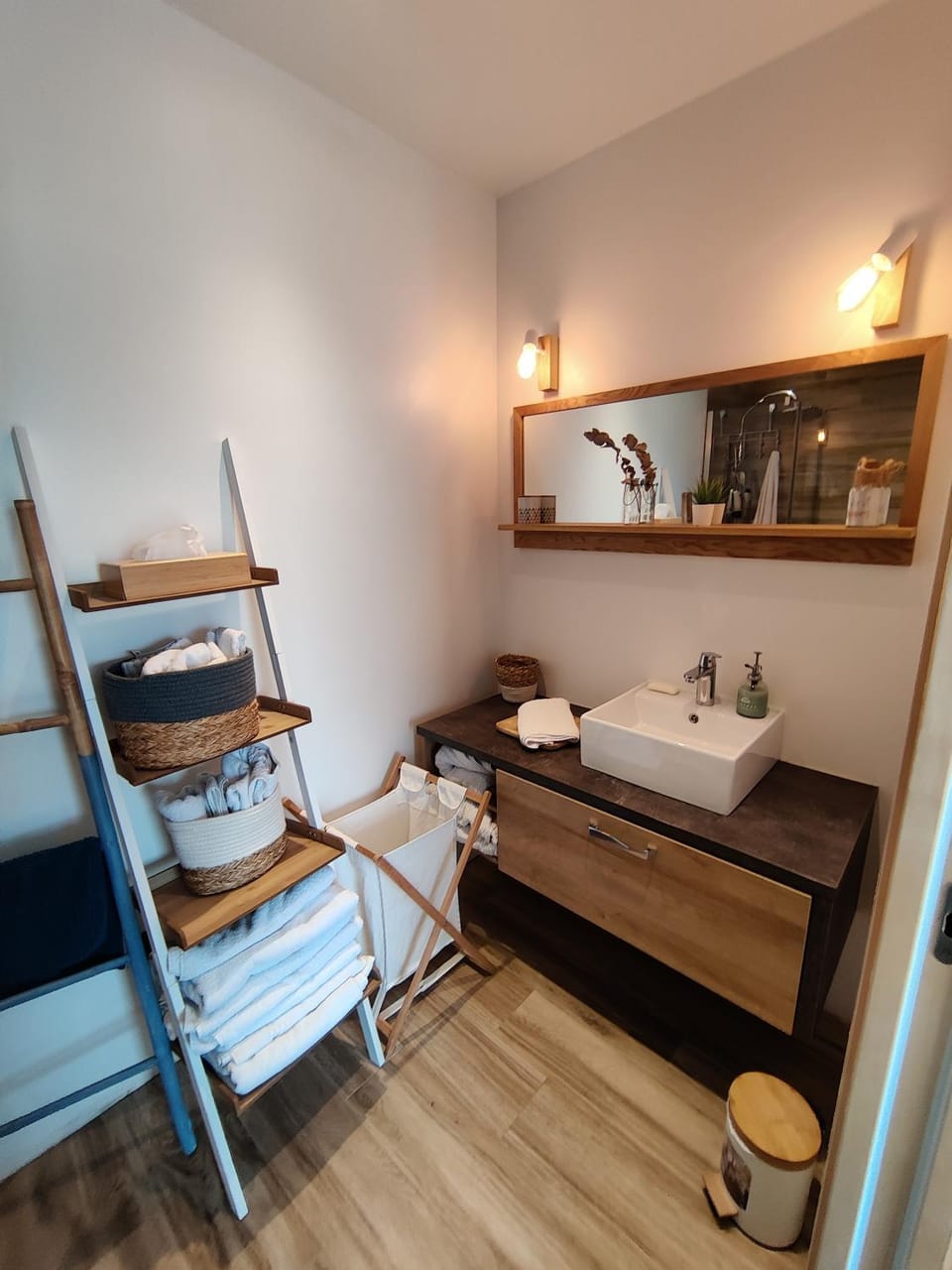 Bathroom, towels