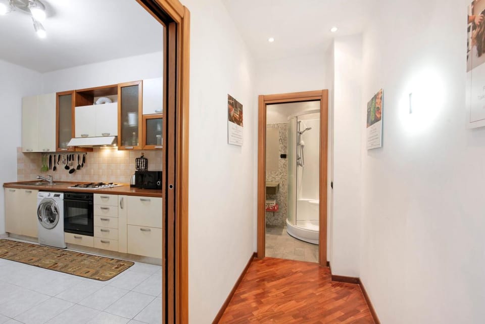 Kitchen or kitchenette, oven, stove, washing machine