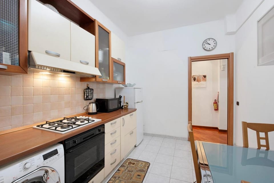 Kitchen or kitchenette, Dining area, oven, stove, toaster