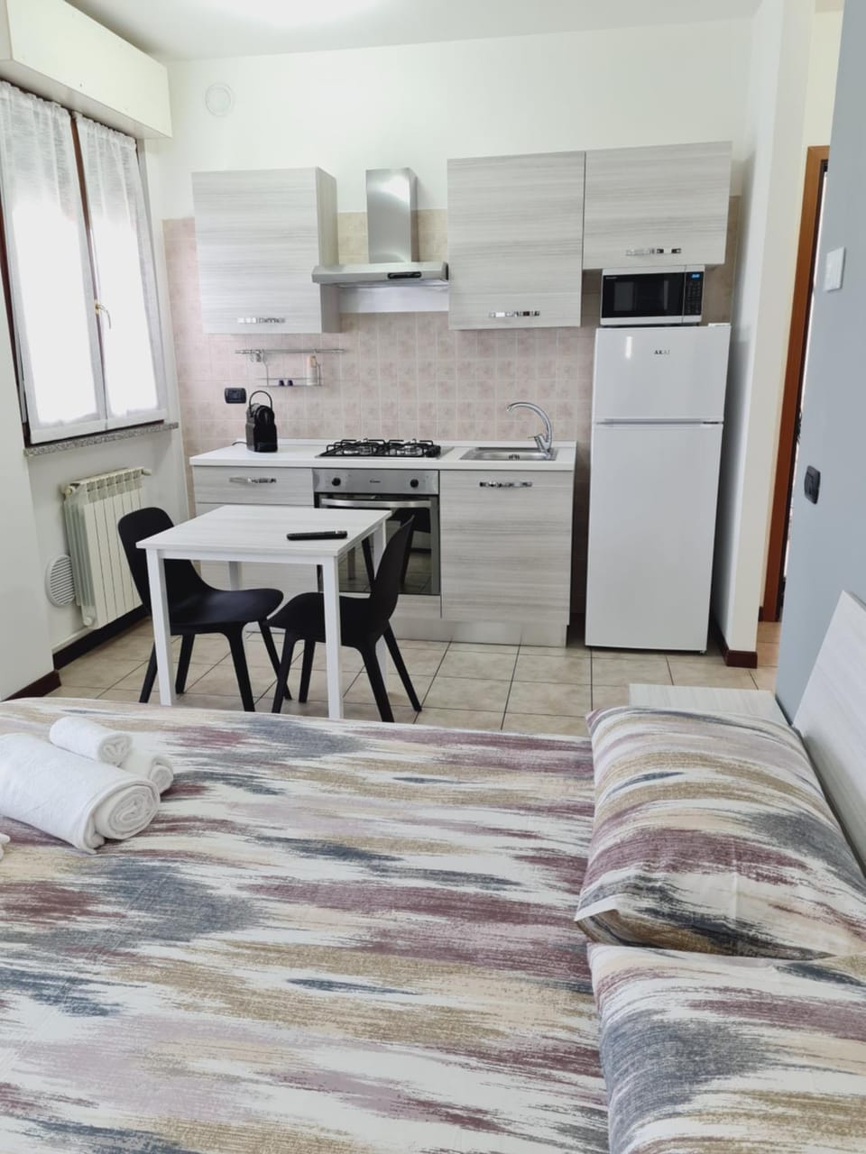Kitchen or kitchenette, Dining area, pet friendly, stove